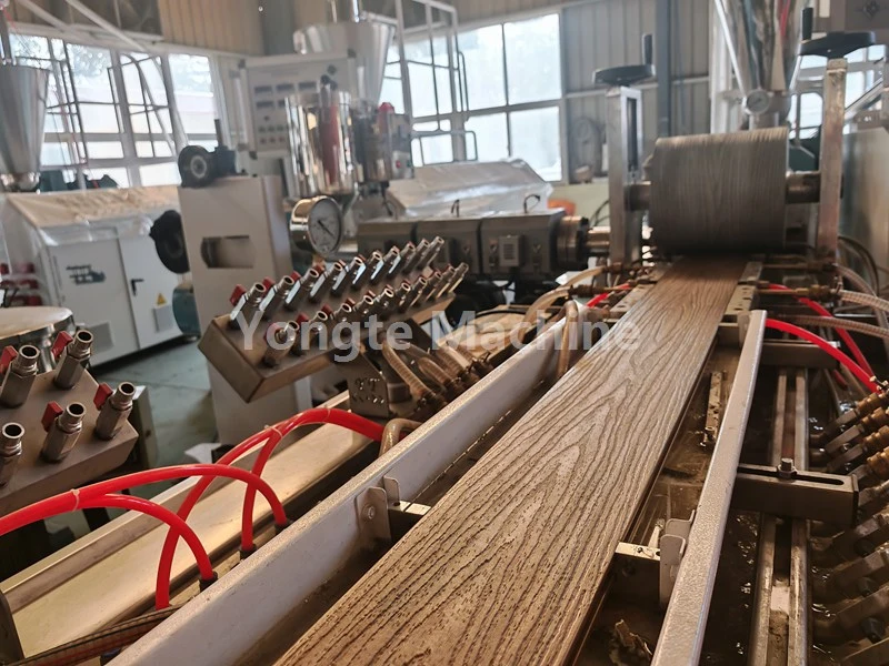 Yongte му помогна на клиентот да ја оптимизира линијата за истиснување на WPC профилот што резултира со 40% зголемување на излезната ефикасност