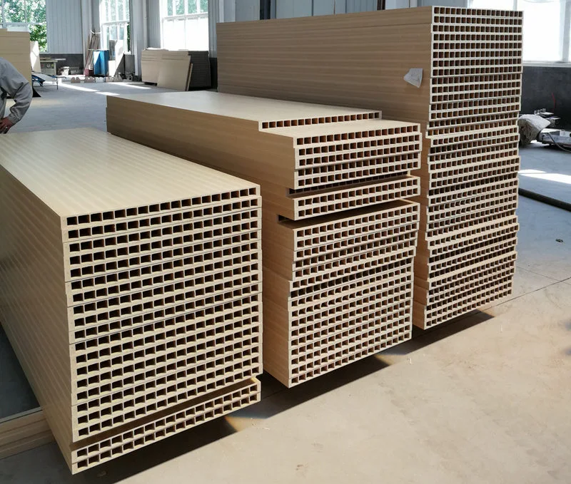 Кои пластични материјали се погодни за производство на WPC врата?