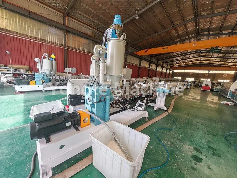Трослојната линија за истиснување цевки Yongte 16-63mm PPR за алжирски клиенти успешно го заврши пуштањето во работа и прифаќањето