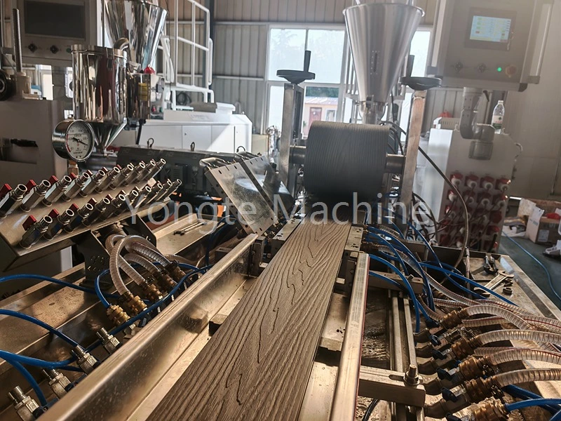 Машинско претворање на пластичниот отпад во WPC профил