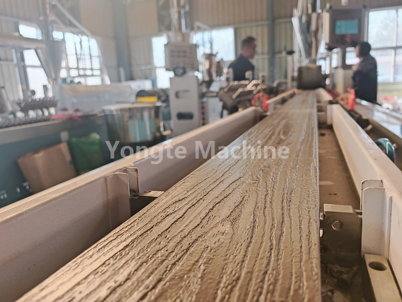 Композитна машина за пластика и отпад од текстил