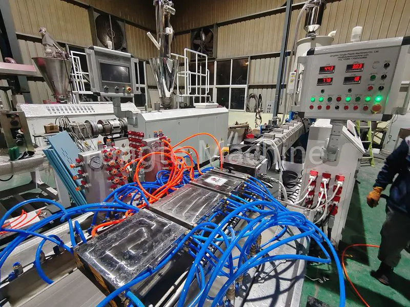 Линија за истиснување на пластична граѓа