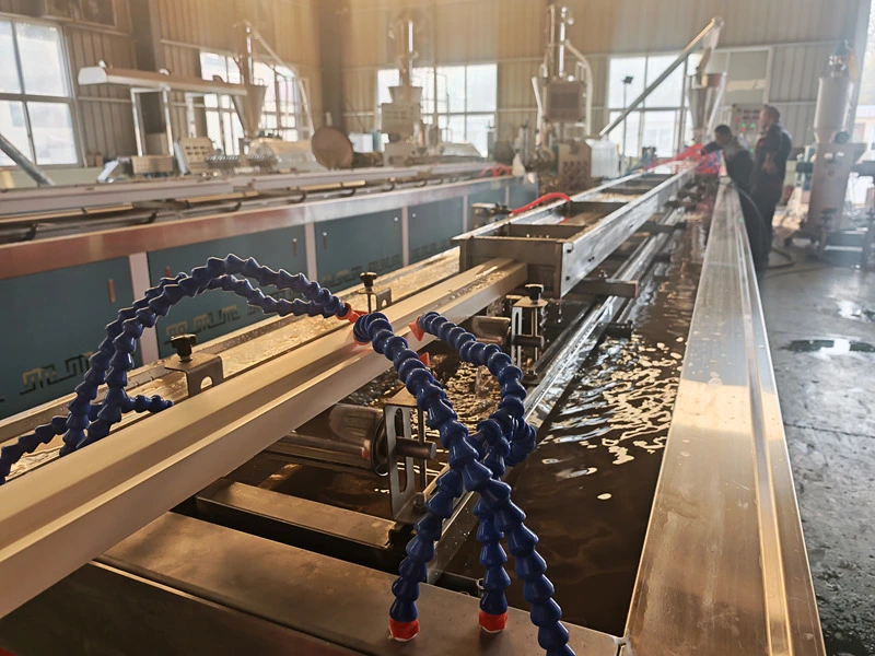 Машина за правење рамка за врата WPC